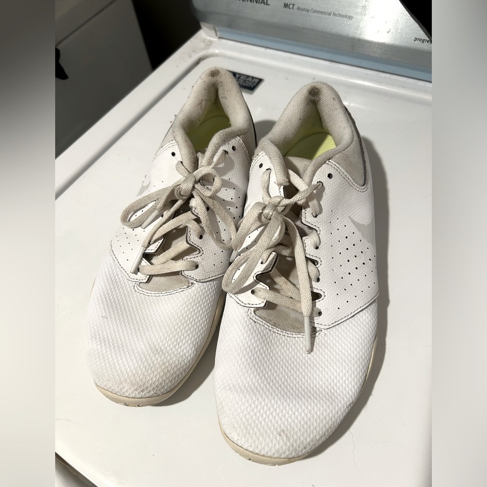 Nike women’s cheer shoes size 8